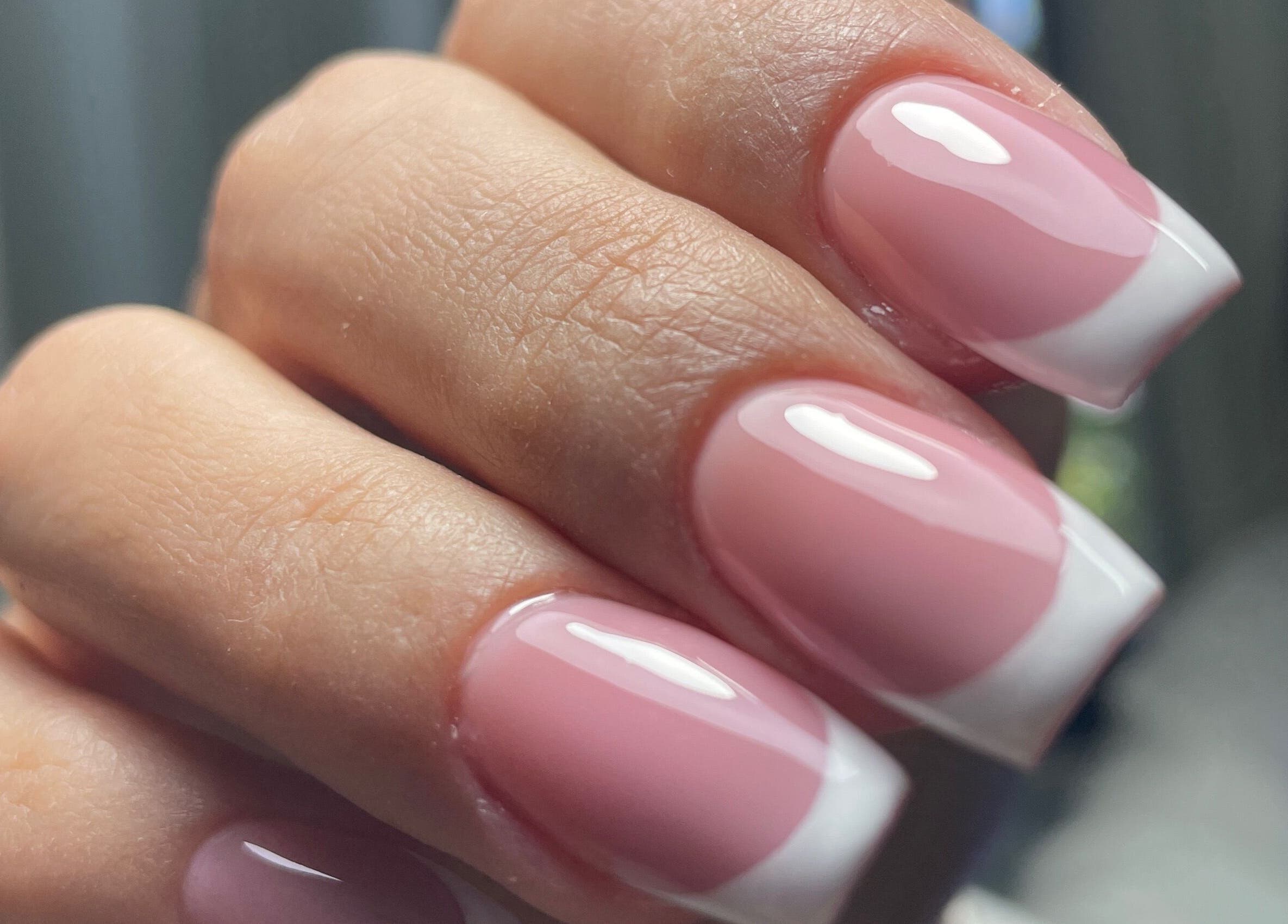 Elegant French manicure at Nails Eymen Güven, Muğla, Muğla, TR, showcasing glossy finish and soft pink tones.