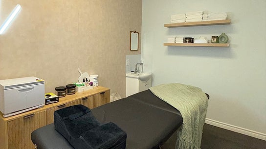 Skin Glow Studio x Sugar & Skin