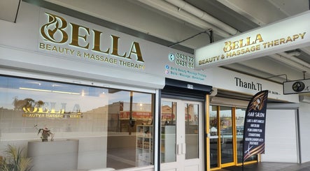 Cửa tiệm của Bella Beauty Massage Therapy Bankstown tại Bankstown, New South Wales, AU với biển hiệu sáng.