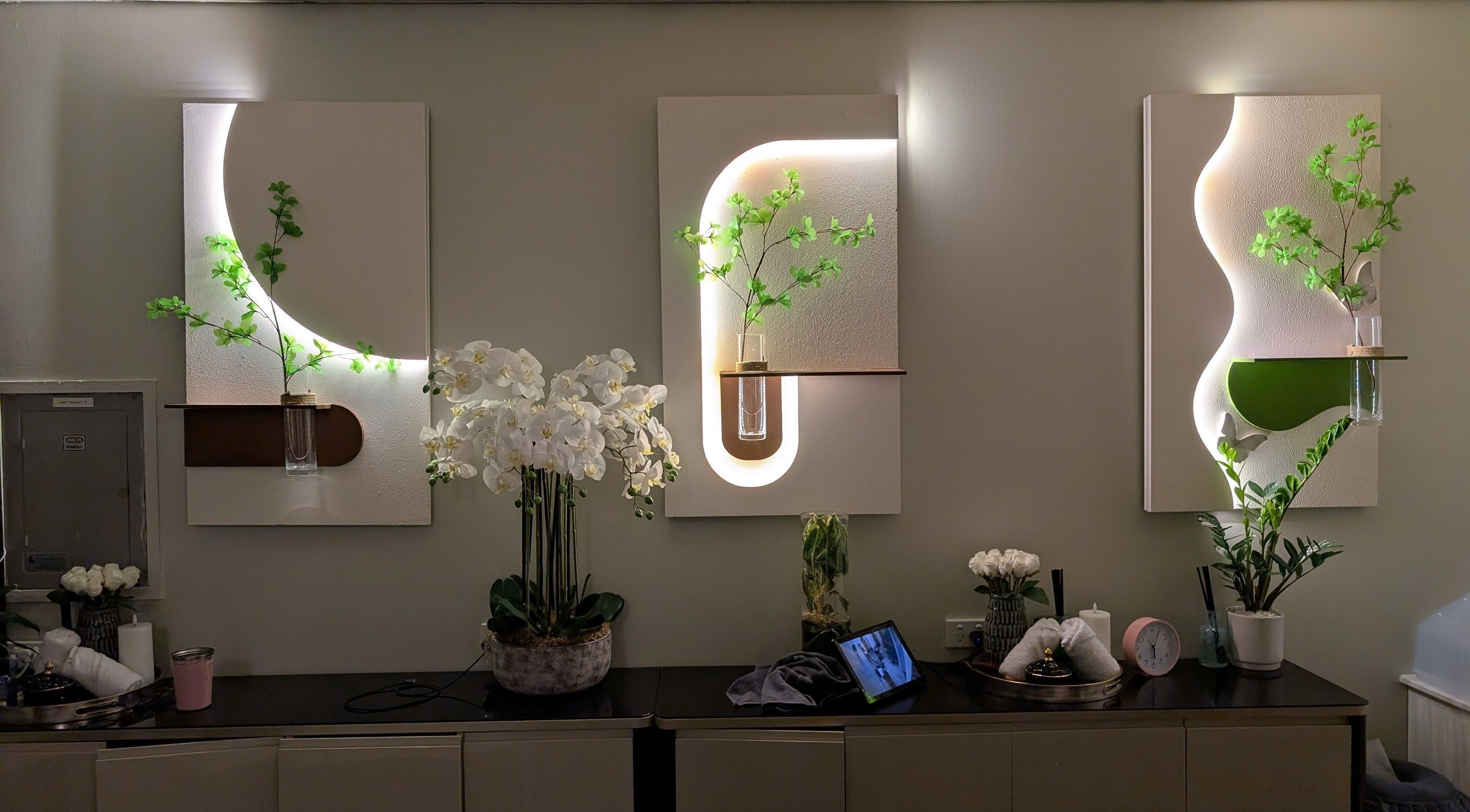 Elegant wall decor and plants at Head Spa And Massage, Auckland, Auckland, NZ, showcasing a tranquil ambiance.