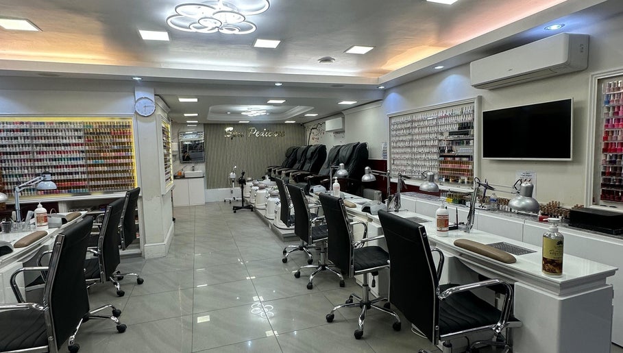 Usa Nails (Basingstoke) interior featuring modern manicure stations in Basingstoke, England, GB.