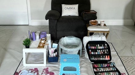 خدمات سبا متكاملة من Omnia Spa Home Service | الرياض في المنزل، مع أدوات العناية والتجميل في الرياض، منطقة الرياض، السعودية.