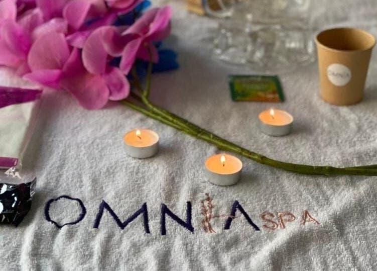 شموع وورود في Omnia Spa Home Service | Riyadh لتجربة مريحة في الرياض، محافظة الرياض، SA.