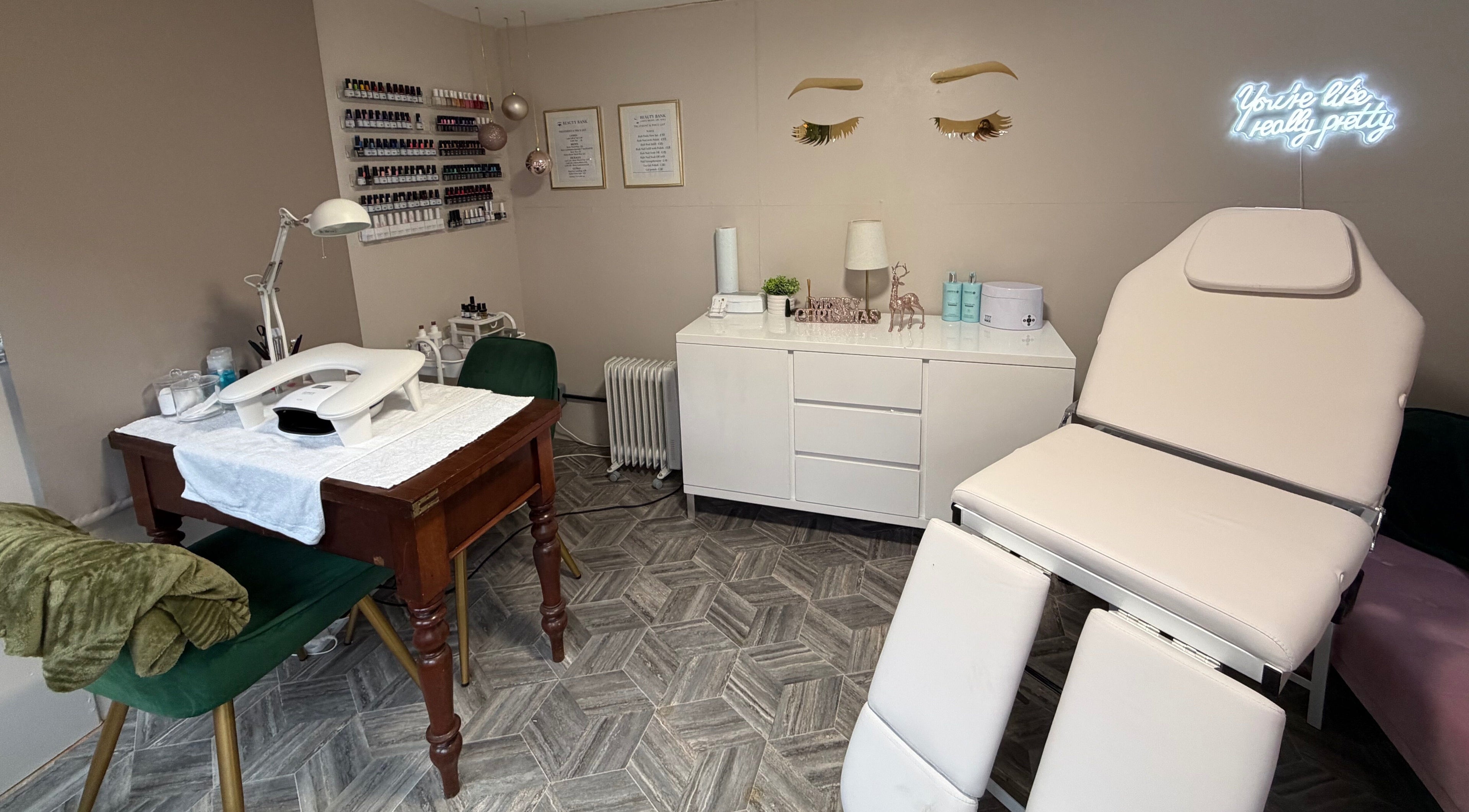 Beauty Bank's modern treatment room in Clitheroe, England, GB with nail station and reclining chair.