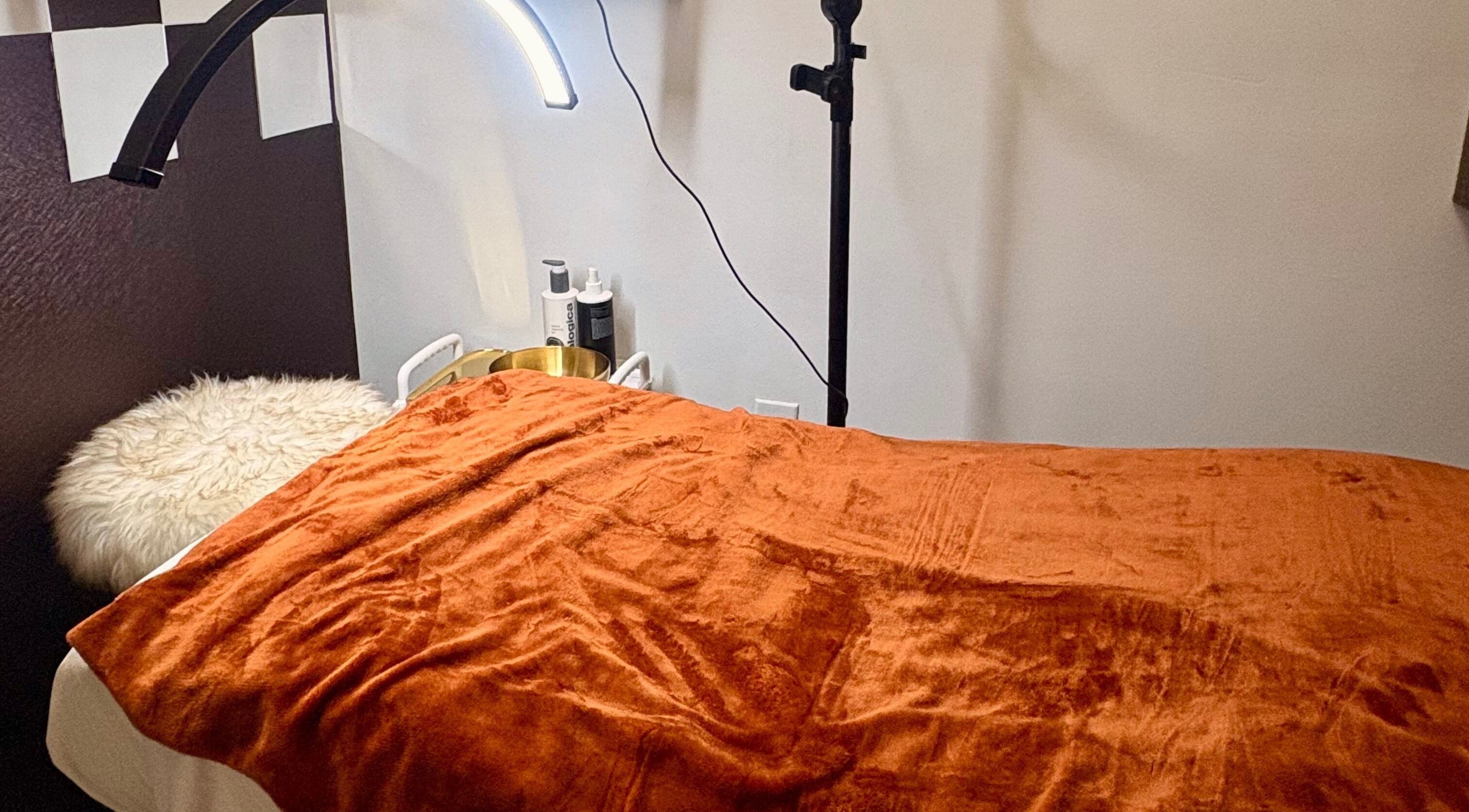 Cozy spa bed setup at Noire Naturels Aesthetics, Dallas, Texas, US, enhancing wellness experience.