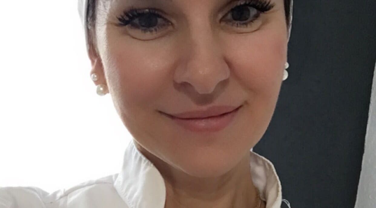 Profissional de beleza de Tranquilamente Terapias em Agualva-Cacém, Lisboa, PT com expressão acolhedora.