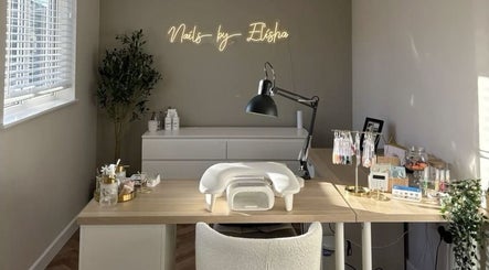 Modern nail studio in Artisa Studio, Maule, Maule, CL, featuring stylish decor and natural lighting.
