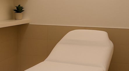 Relaxing spa bed at Nyrelli Skin + Laser in Toronto, Ontario, CA, ideal for rejuvenating treatments.