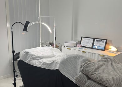 Treatment room at Lashesbyvioletn in Elizabeth Hills, New South Wales, AU, featuring a serene setup.
