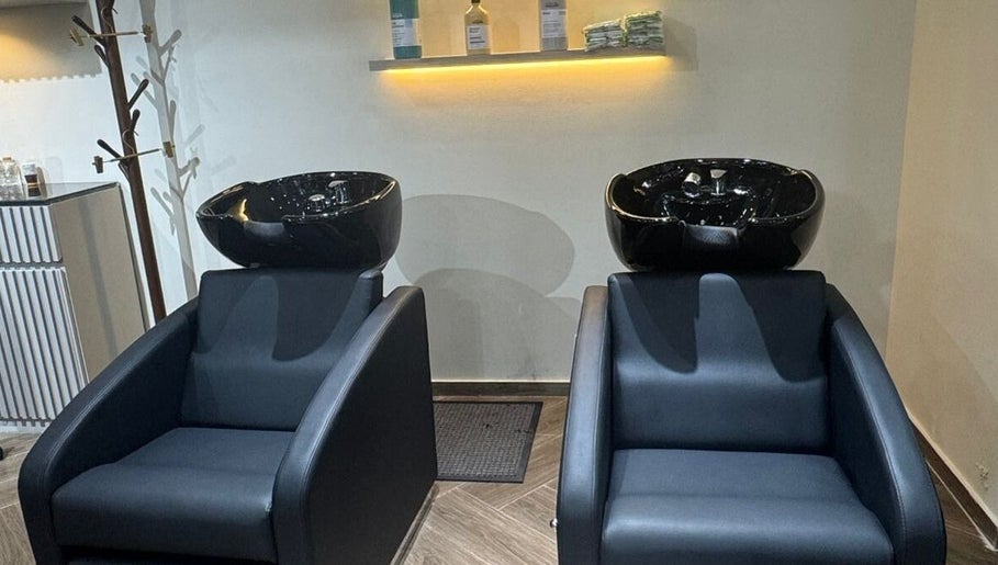 Modern wash stations at SGC Barbershop in Dubai, Dubai, AE offering top-notch grooming services.