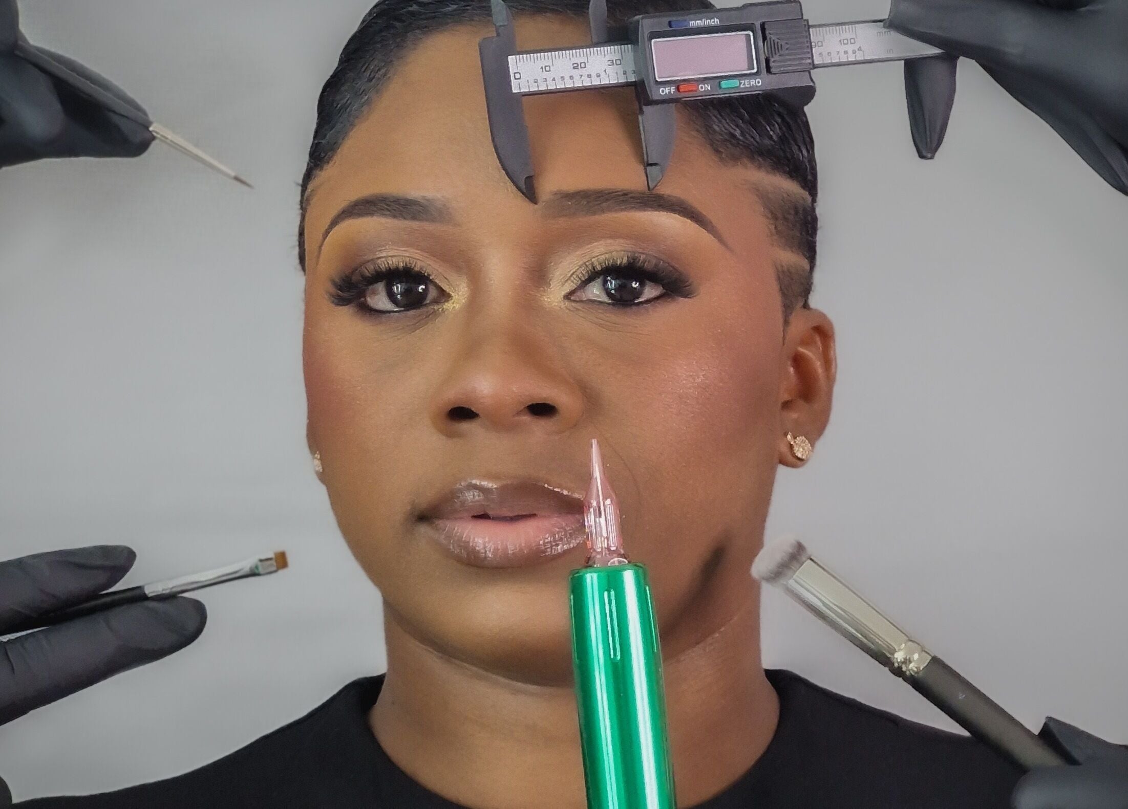 Close-up of precise beauty treatment at E’pel Lash and Brow Lounge, Willemstad, Curaçao, CW.