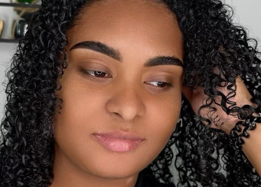 Beautiful eyebrow styling at 𝐄’𝐩𝐞𝐥 𝐋𝐚𝐬𝐡 𝐚𝐧𝐝 𝐁𝐫𝐨𝐰 𝐋𝐨𝐮𝐧𝐠𝐞, Willemstad, Curaçao, CW.