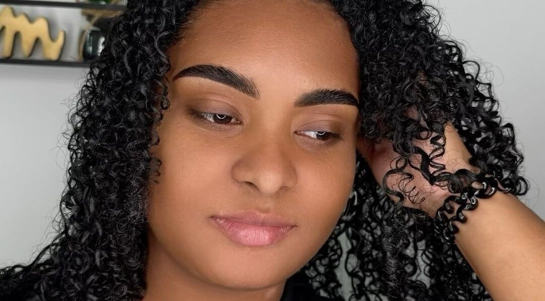 Beautiful eyebrow styling at 𝐄’𝐩𝐞𝐥 𝐋𝐚𝐬𝐡 𝐚𝐧𝐝 𝐁𝐫𝐨𝐰 𝐋𝐨𝐮𝐧𝐠𝐞, Willemstad, Curaçao, CW.