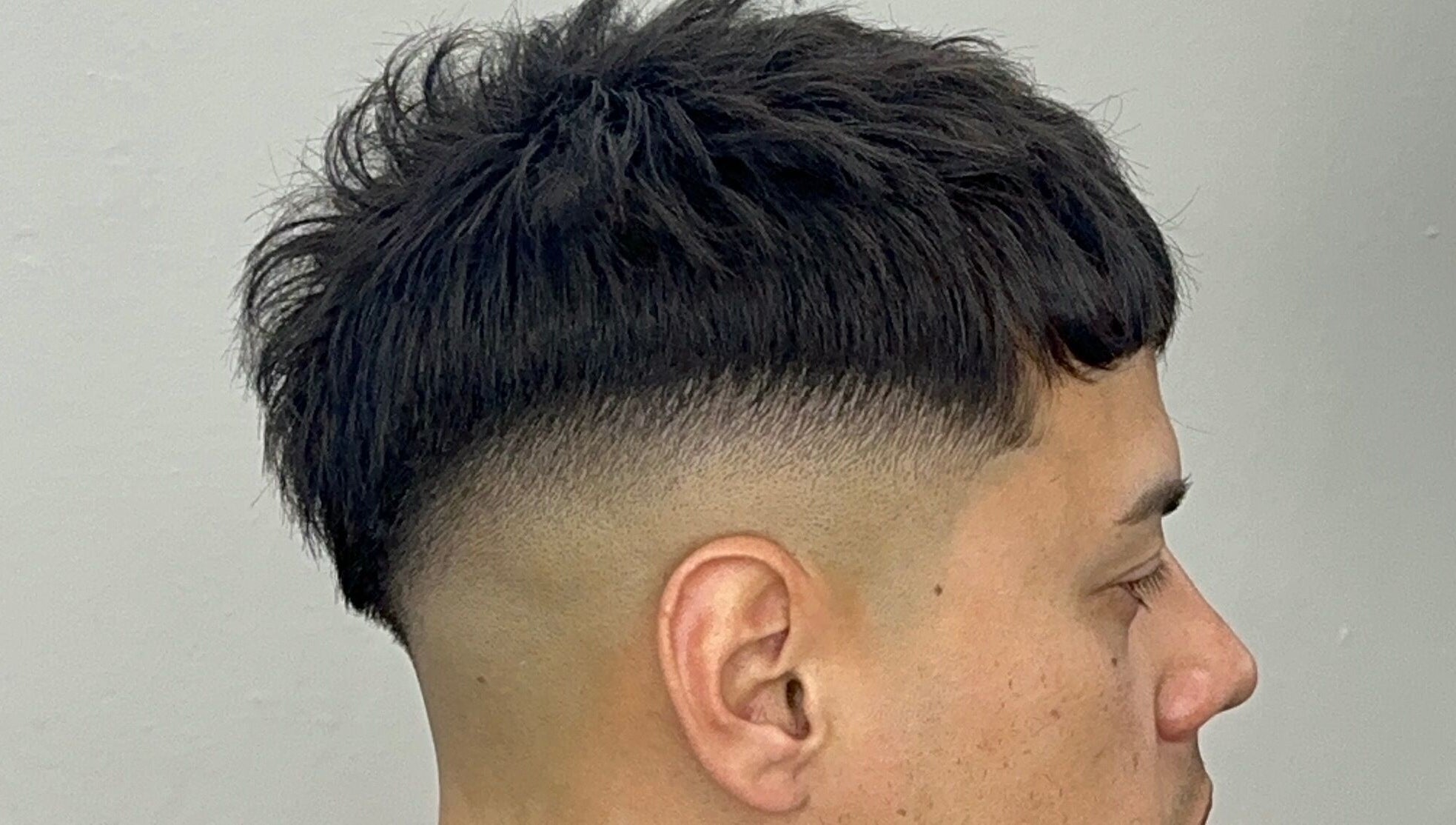 Corte moderno en NA.Barber, Maldonado, Departamento De Maldonado, UY. Estilo fresco y profesional.