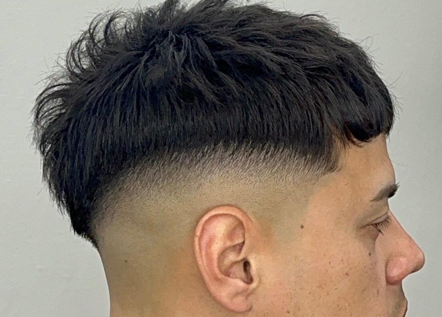Corte moderno en NA.Barber, Maldonado, Departamento De Maldonado, UY. Estilo fresco y profesional.