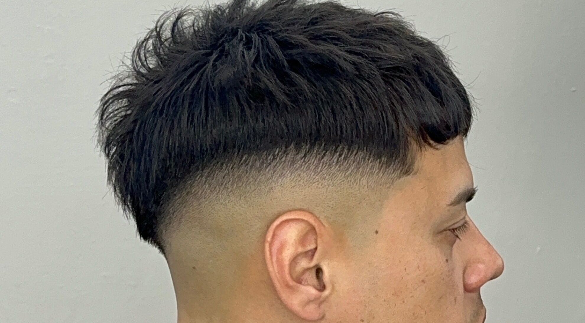 Corte moderno en NA.Barber, Maldonado, Departamento De Maldonado, UY. Estilo fresco y profesional.