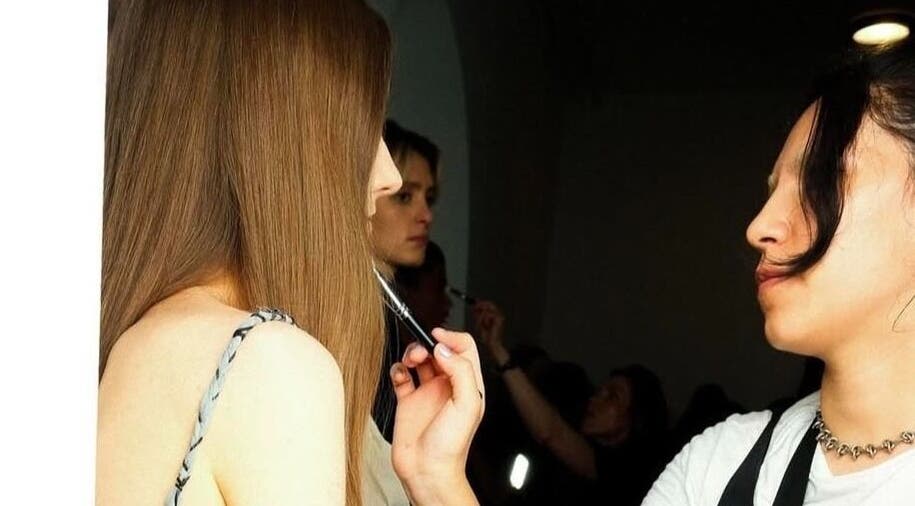 Makeup artist at Maria Ovejero Beauty in Kortrijk, Vlaanderen, BE applying makeup with precision.