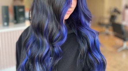 Woman with vibrant blue and black hair at JD’s beauty bar, Pontyclun, Wales, GB.