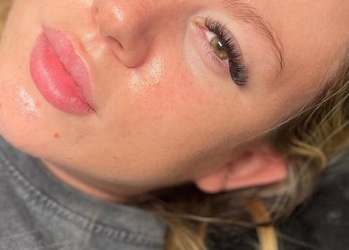 Close-up of a woman with expertly applied eyelash extensions at JD’s beauty bar, Pontyclun, Wales, GB.