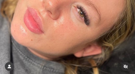 Close-up of a woman with expertly applied eyelash extensions at JD’s beauty bar, Pontyclun, Wales, GB.