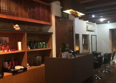 Elegant interior of Su-a hair studio, Singapore, SG with stylish chairs and product display.