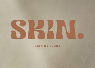 Logotipo de Skin By Leu en Trujillo Alto, PR, en fondo beige con tipografía moderna.