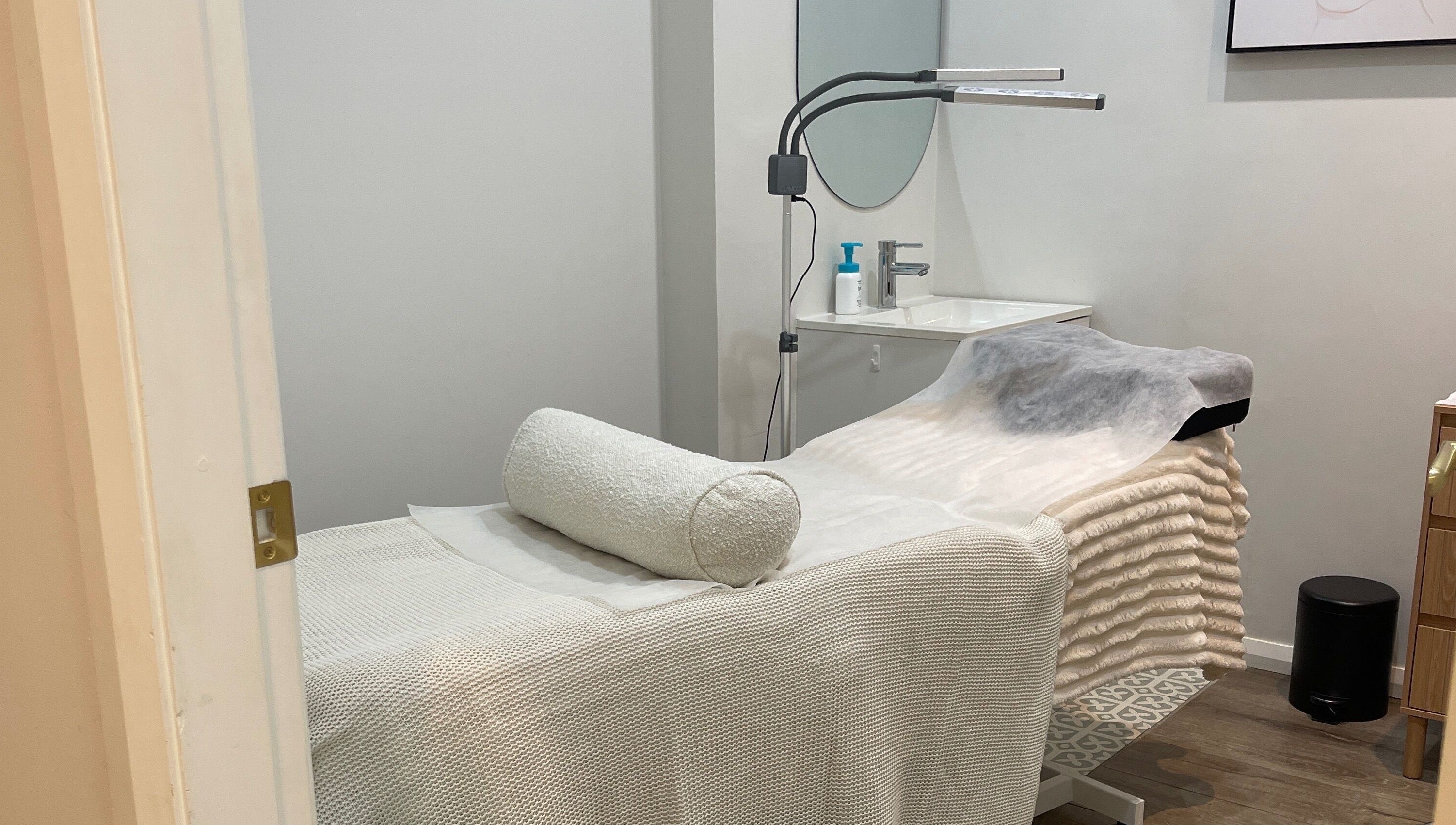 Relaxing treatment room at Sydney Lashess by Nicky, Manly, New South Wales, AU. Clean and inviting space.