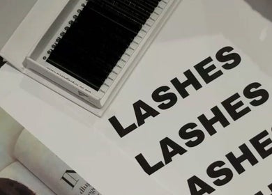 Eyelash extensions at Top Beauty, Heredia, Heredia, CR, showcasing luxurious lash styles.