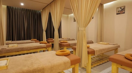 Relaxing massage beds at Léna Spa, Phu Quoc, Kiên Giang, VN, offering tranquil wellness experiences.