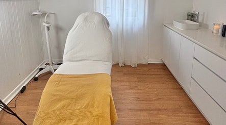 Serene treatment room at The GLOW UP Clinic (Brisbane), Kangaroo Point, Queensland, AU with cozy setup.