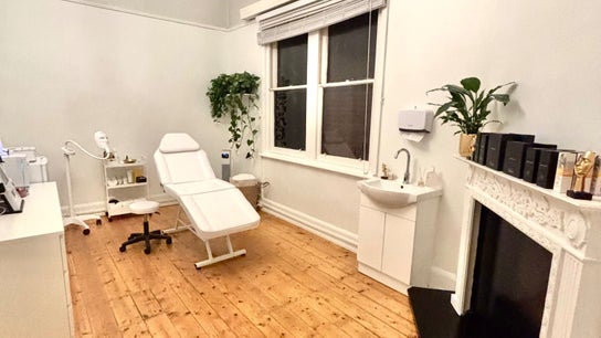 Serene treatment room at The GLOW UP Clinic in Elsternwick, Melbourne, Victoria, AU, featuring a spa chair.