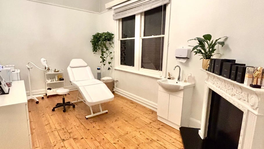 Bright, elegant treatment room at The GLOW UP Clinic (Elsternwick), Melbourne, Victoria, AU, with modern decor.