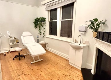 Bright, elegant treatment room at The GLOW UP Clinic (Elsternwick), Melbourne, Victoria, AU, with modern decor.