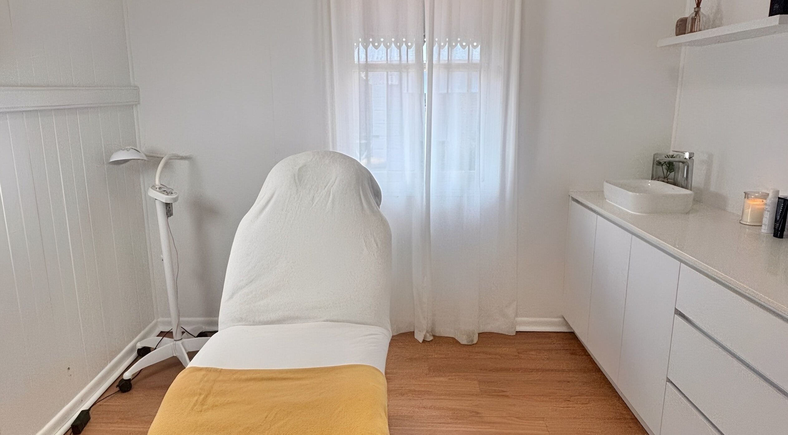 Calming treatment room at The GLOW UP Clinic (Brisbane), located in Kangaroo Point, Queensland, AU.