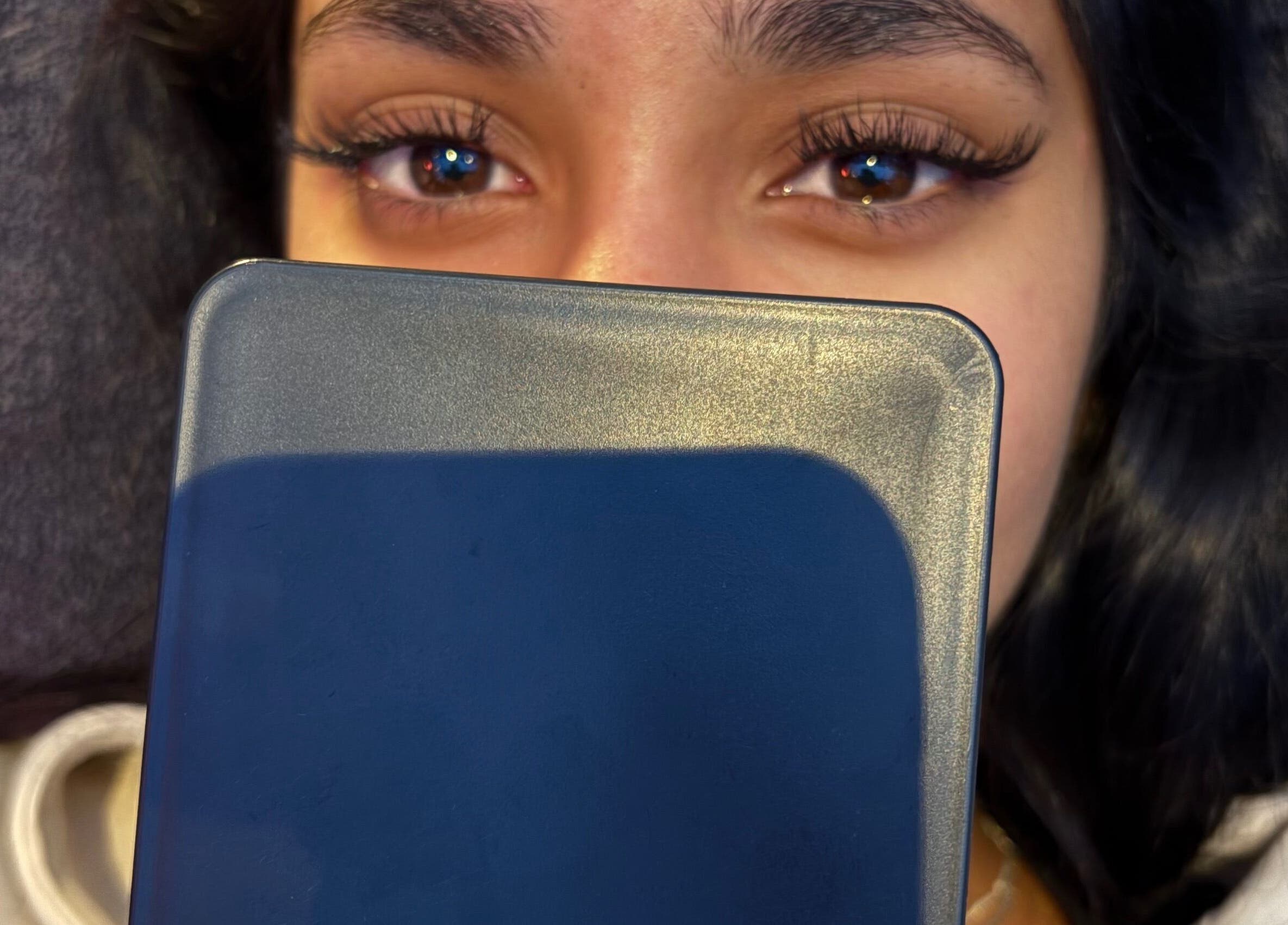 Close-up van wimperservice bij ZA Glow Lashes, Almere, Flevoland, NL.