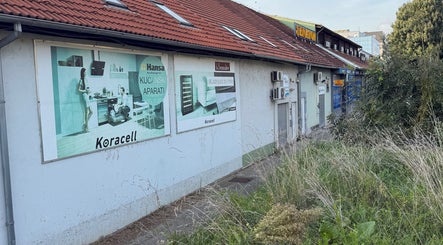 Zgrada s reklamama u Zagrebu, Grad Zagreb, HR, ton.kic wellness mjesto.