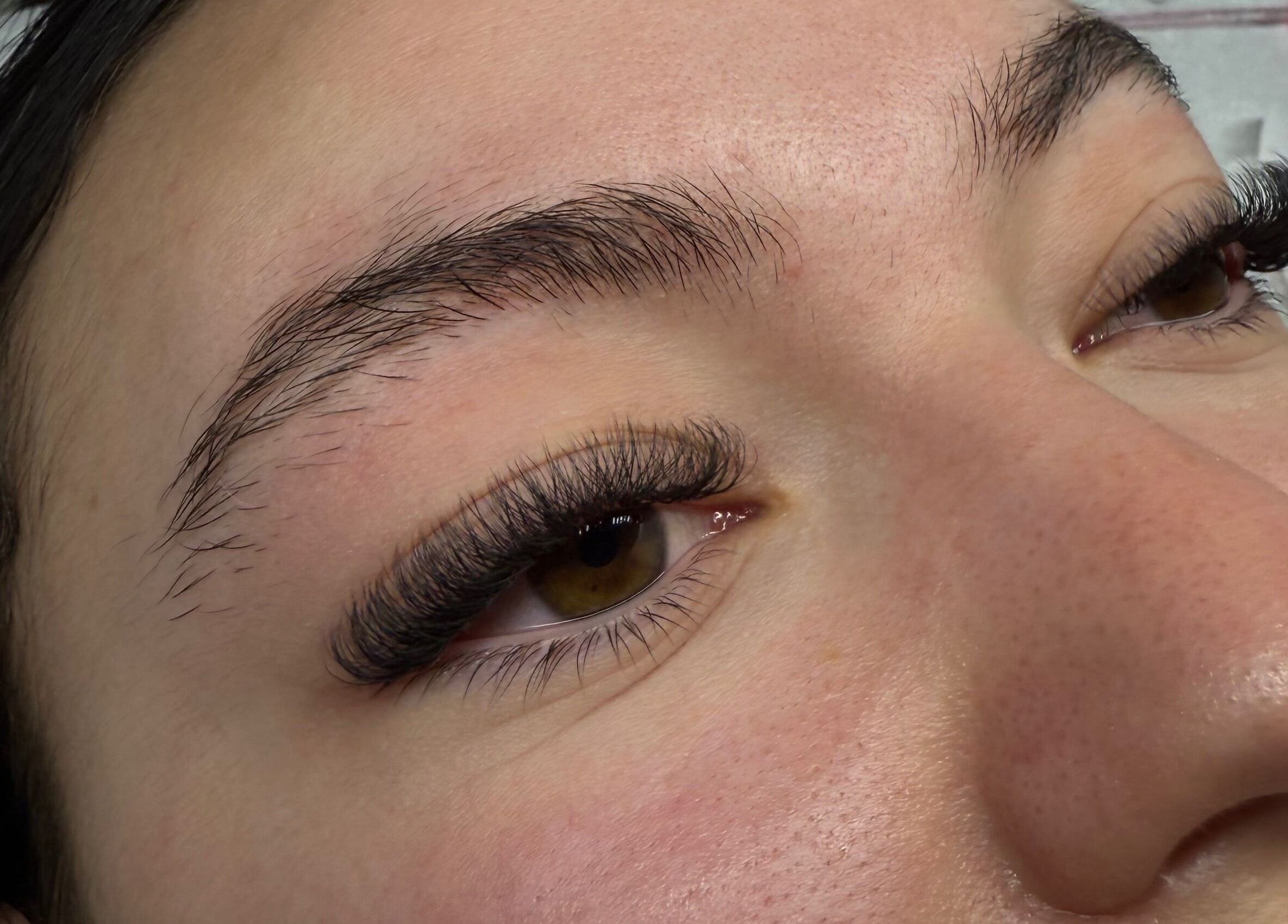 Premium ugradnja trepavica u ton.kic, Zagreb, Grad Zagreb, HR nudi sofisticiran izgled i stil.