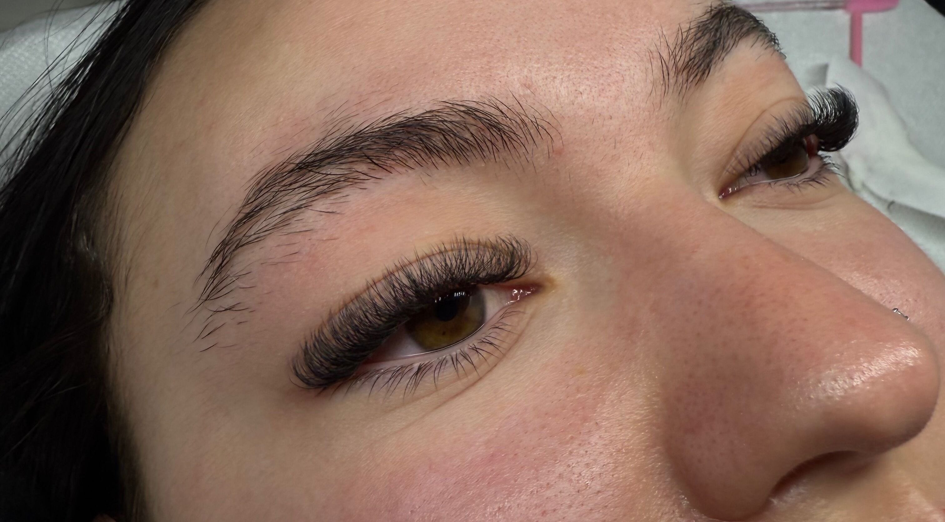 Premium ugradnja trepavica u ton.kic, Zagreb, Grad Zagreb, HR nudi sofisticiran izgled i stil.