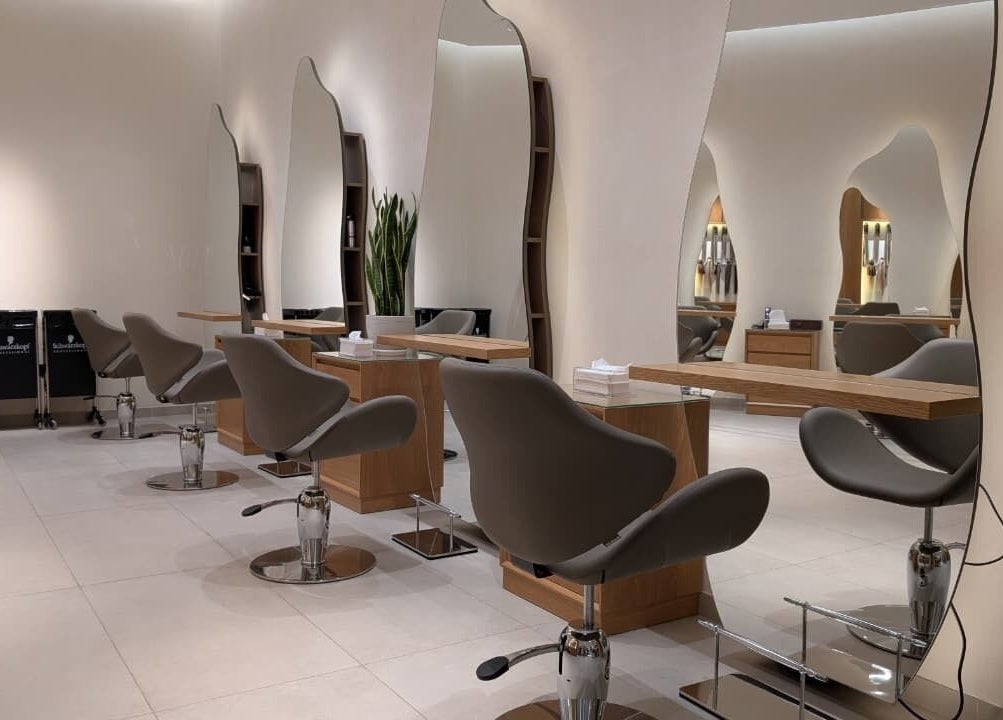 Modern design of Class and Creation Ladies Beauty Salon in Abu Dhabi, AE, featuring elegant styling chairs and mirrors.