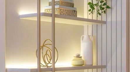 Étagères décoratives modernes à ITS CENTRE ESTHÉTIQUE, Jette, Bruxelles, BE.