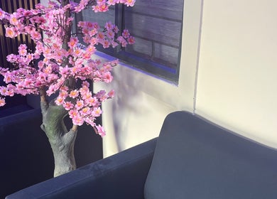 Elegant cherry blossom decor at PS Nail Bar, Randburg, Gauteng, ZA, enhances the serene salon ambiance.