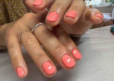 Coral gel nails beautifully designed at BrauntonGels, Braunton, England, GB. Perfect for vibrant summer style.