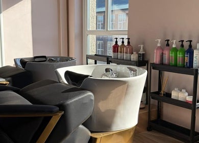 Luxurious hair washing stations at Sheffcitystylist @ Chapter Three, Sheffield, England, GB.