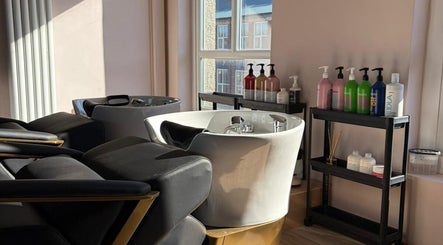 Luxurious hair washing stations at Sheffcitystylist @ Chapter Three, Sheffield, England, GB.