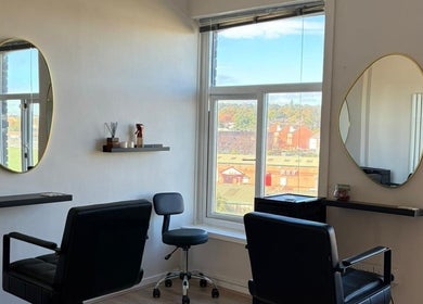 Modern salon chairs and mirrors at Sheffcitystylist @ Chapter Three, Sheffield, England, GB.