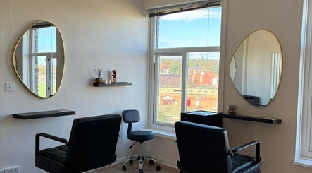 Modern salon chairs and mirrors at Sheffcitystylist @ Chapter Three, Sheffield, England, GB.