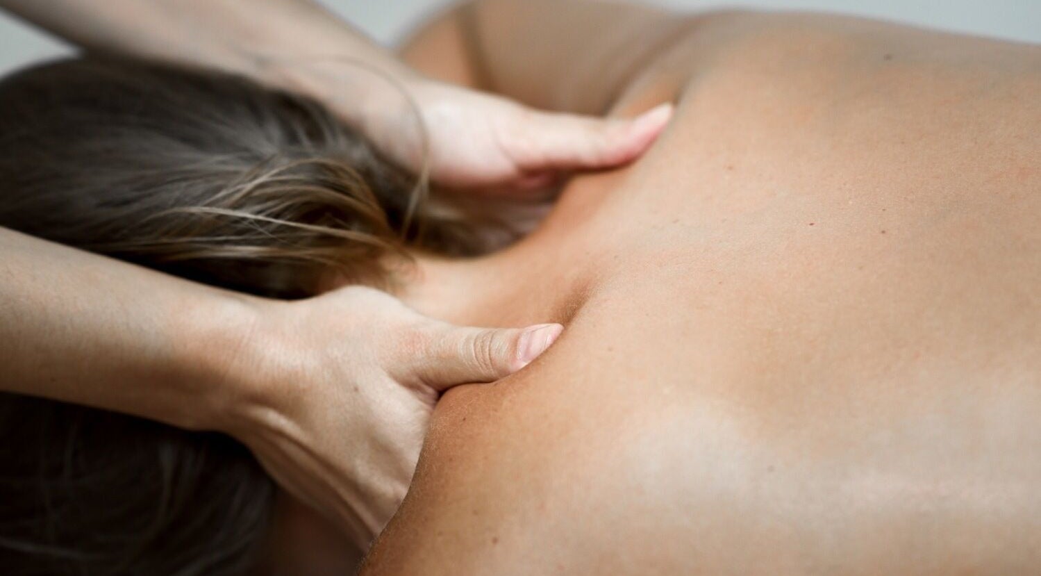 Massage relaxant à Soma Aura, Saint-hippolyte-du-fort, Occitanie, FR, pour bien-être ultime.