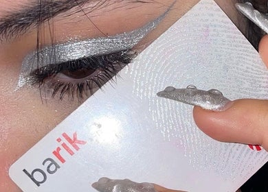 Maquillaje de ojos plateado en Natural Estética holistica, Bilbao, Euskadi, ES.