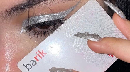 Maquillaje de ojos plateado en Natural Estética holistica, Bilbao, Euskadi, ES.