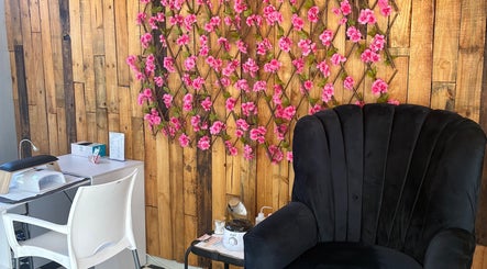 Chic beauty station at Graceful Glow Beauty, Vanderbijlpark, Gauteng, ZA with floral decor and plush seating.